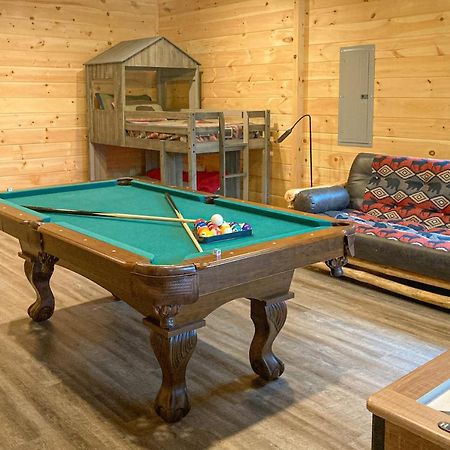 The Lazy Bear Villa Pigeon Forge Esterno foto