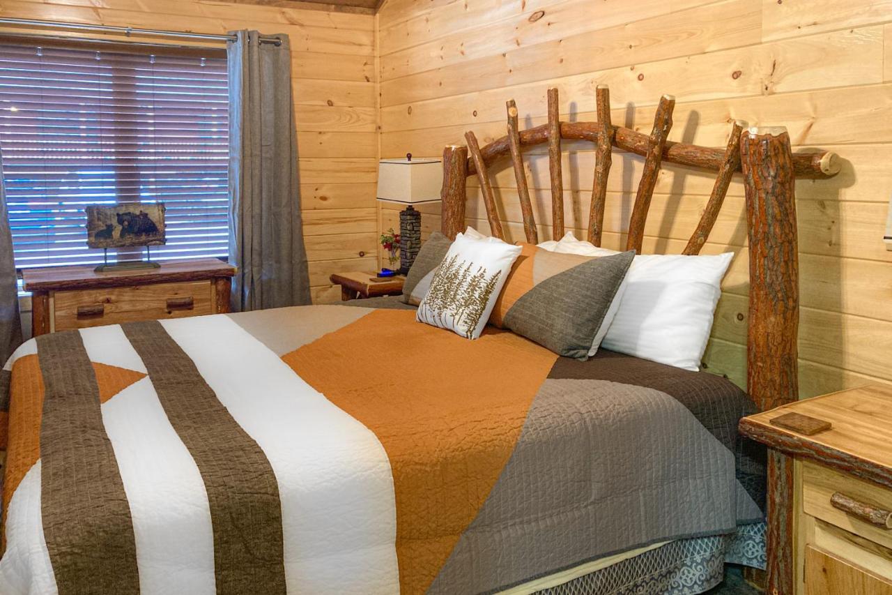 The Lazy Bear Villa Pigeon Forge Esterno foto