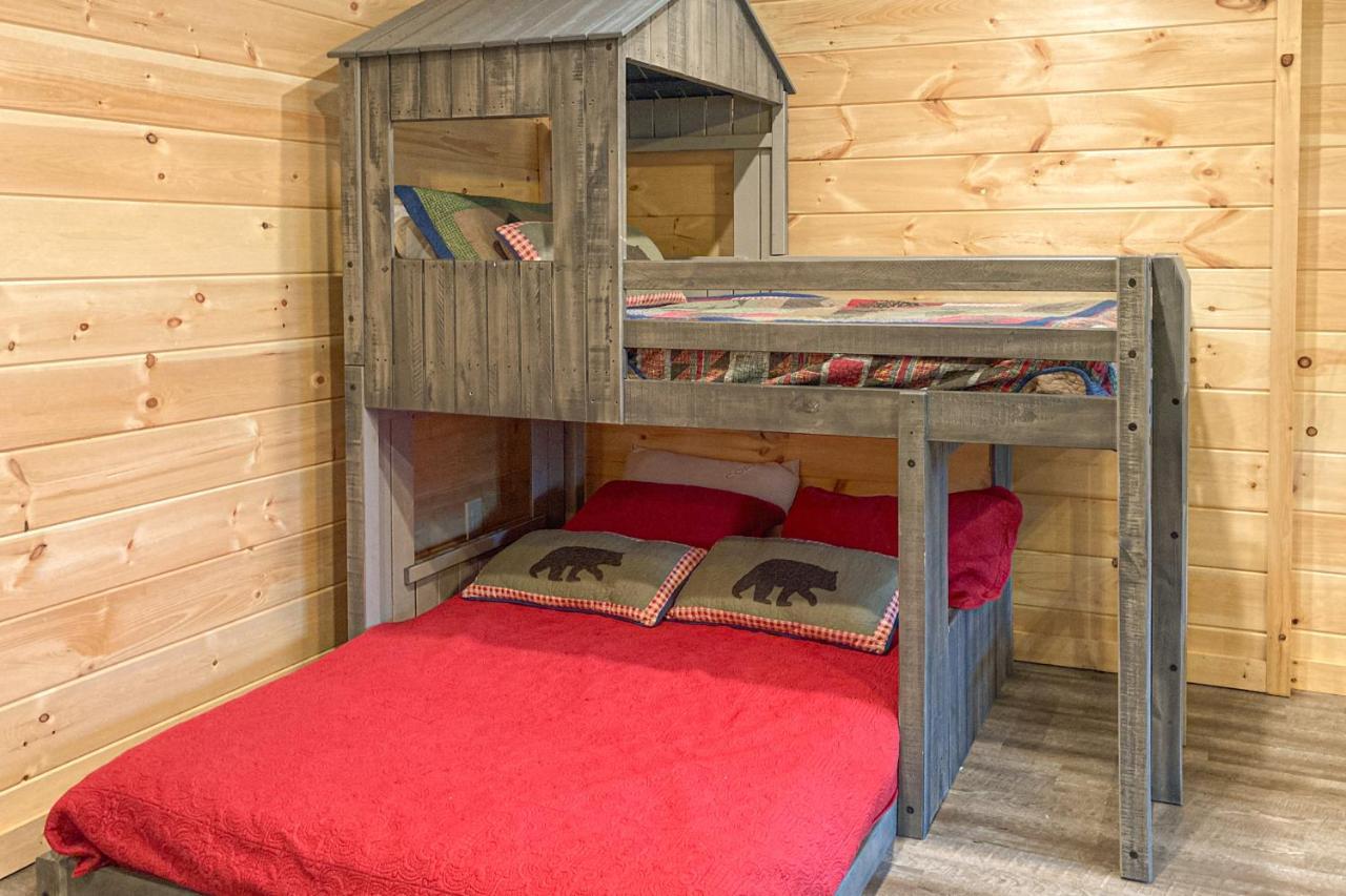 The Lazy Bear Villa Pigeon Forge Esterno foto