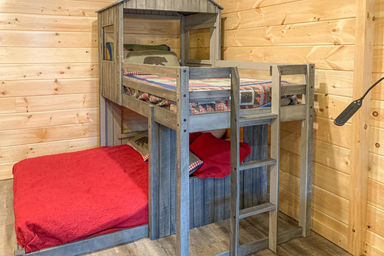 The Lazy Bear Villa Pigeon Forge Esterno foto